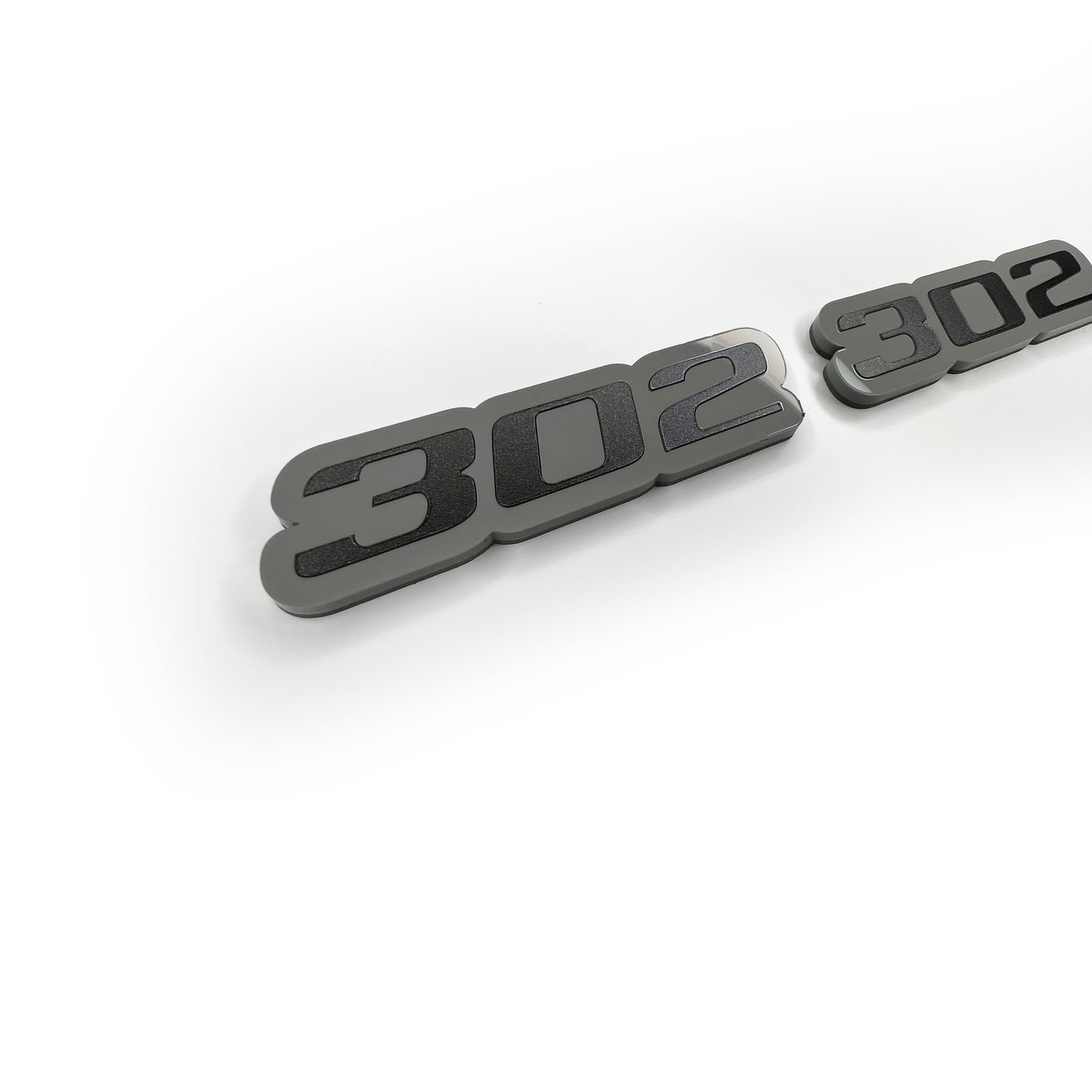 Pair (2) 302 Fender emblems fits all years Ford Mustang Badge